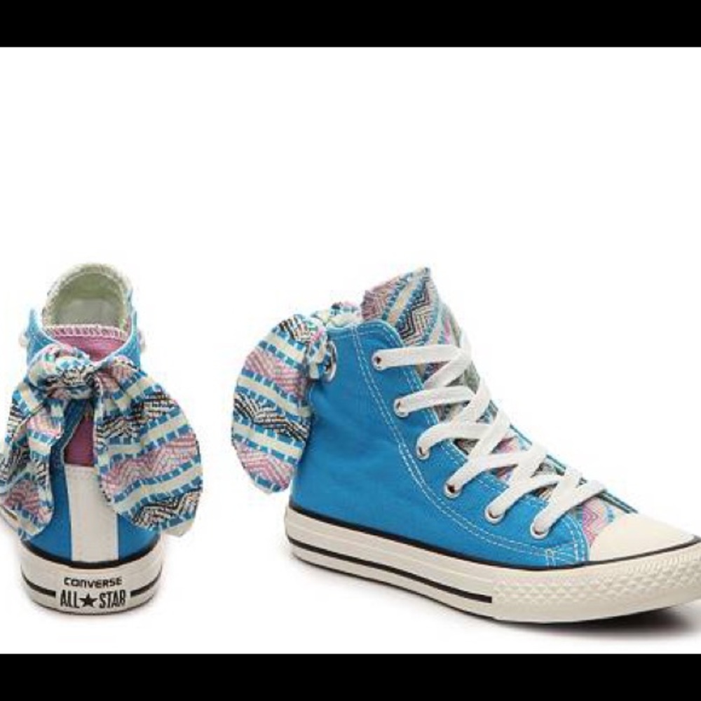 Converse with bows soooo cute!l